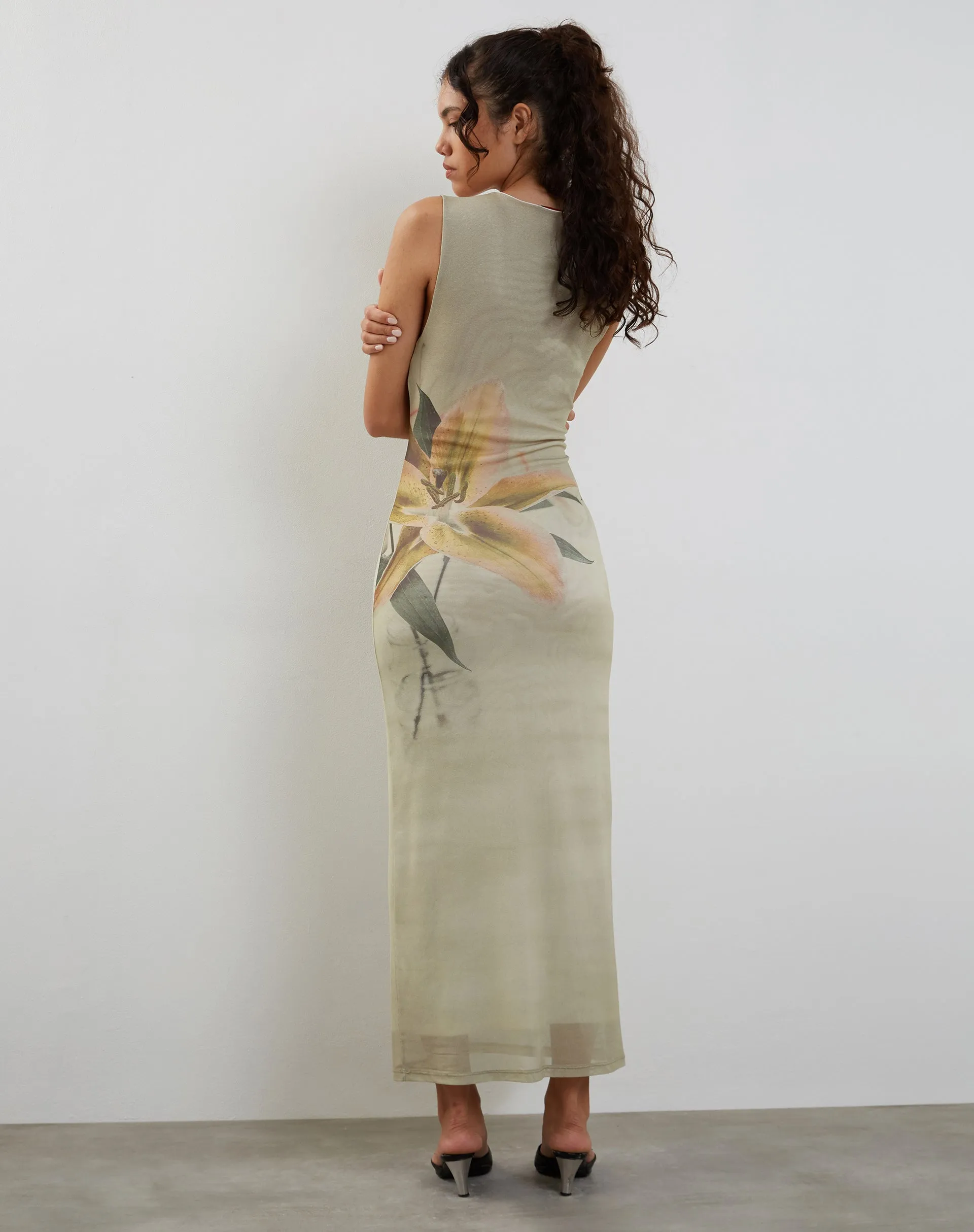 Fayola Printed Maxi Dress in Yellow Lily Print