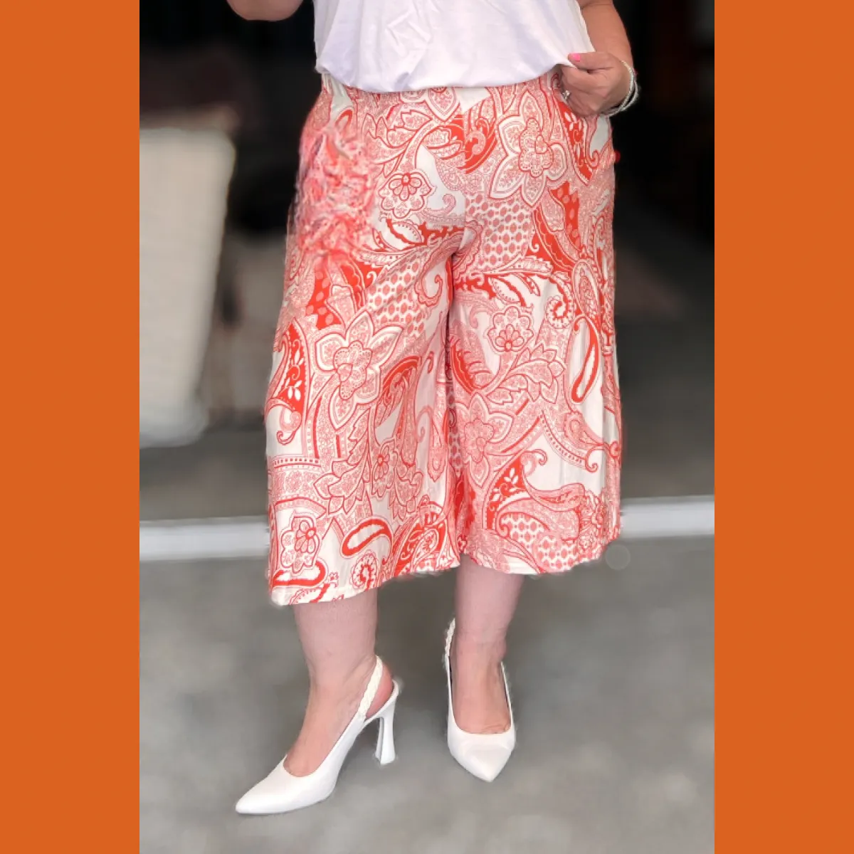 ORANGE WHITE PAISLEY ELASTIC WAIST CREPE CULOTTES / SHORTS