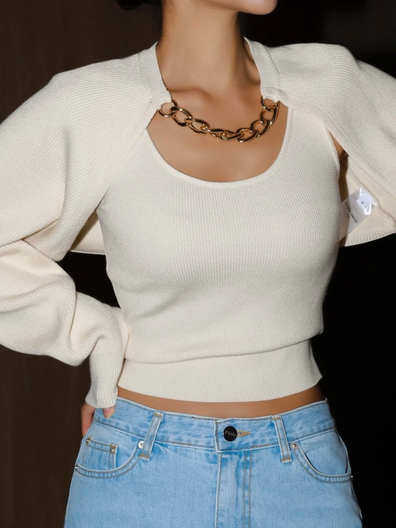 SLEEVELESS CROPPED SET-UP KNIT TOP