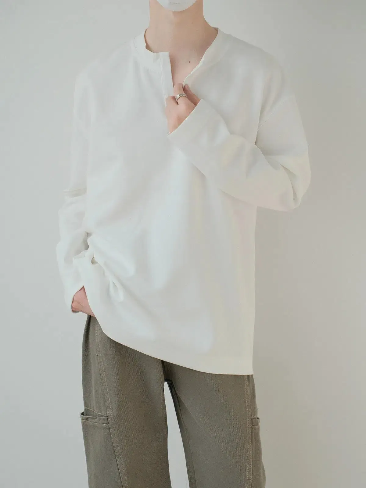 Zhou Plain Color Notch V-Neck Long Sleeve T-Shirt